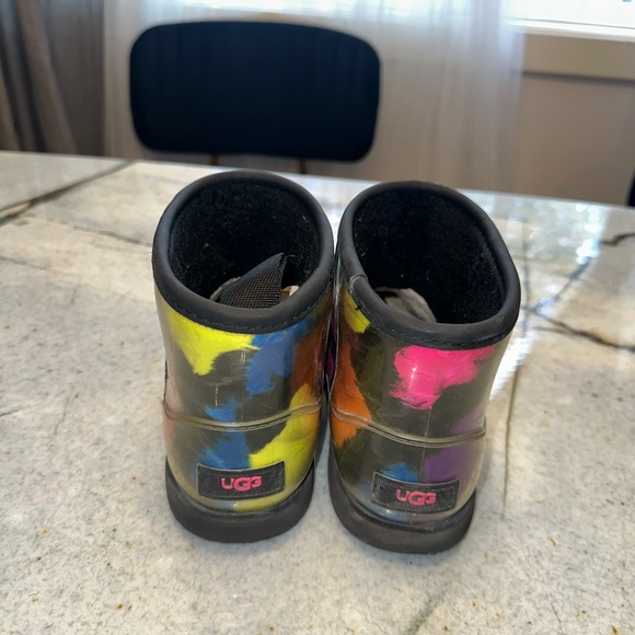 UGG CLASSIC CLEAR MINI PARTY SPOTS - Picture 2 of 3